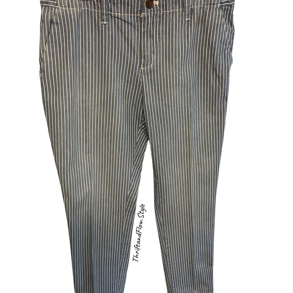 GAP | GIRLFRIEND CHINO | SIZE 8 | WHITE STRIPPED BLUE JEANS | 28” INSEAM | - Picture 3 of 9